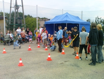 FESTYN SPORTOWO REKREACYJNY - "POżEGNANIE WAKACJI" - PLAC GIER I ZABAW PRZY UL.JODłOWEJ - zdjęcie 10