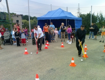 FESTYN SPORTOWO REKREACYJNY - "POżEGNANIE WAKACJI" - PLAC GIER I ZABAW PRZY UL.JODłOWEJ - zdjęcie 9