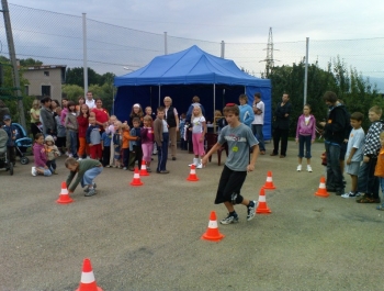 FESTYN SPORTOWO REKREACYJNY - "POżEGNANIE WAKACJI" - PLAC GIER I ZABAW PRZY UL.JODłOWEJ - zdjęcie 5
