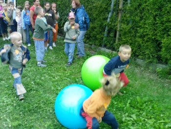 FESTYN SPORTOWO REKREACYJNY - "POżEGNANIE WAKACJI" - PLAC GIER I ZABAW PRZY UL.JODłOWEJ - zdjęcie 3