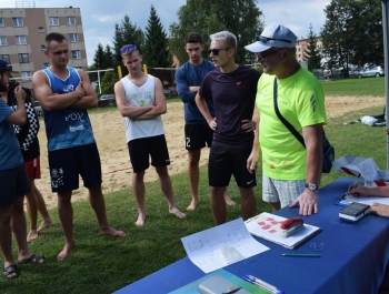 TURNIEJ SIATKÓWKI PLAŻOWEJ "O PUCHAR BURMISTRZA MIASTA ŻYWCA" – WYNIKI + ZDJĘCIA - zdjęcie1