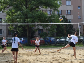 TURNIEJ SIATKÓWKI PLAŻOWEJ "O PUCHAR BURMISTRZA MIASTA ŻYWCA" – WYNIKI + ZDJĘCIA - zdjęcie5