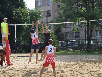 TURNIEJ SIATKÓWKI PLAŻOWEJ "O PUCHAR BURMISTRZA MIASTA ŻYWCA" – WYNIKI + ZDJĘCIA - zdjęcie10