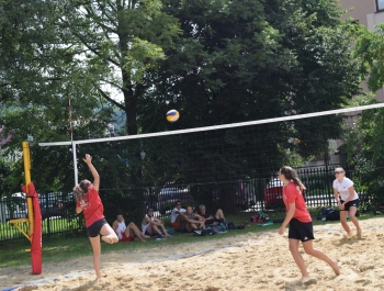 TURNIEJ SIATKÓWKI PLAŻOWEJ "O PUCHAR BURMISTRZA MIASTA ŻYWCA" – WYNIKI + ZDJĘCIA - zdjęcie16