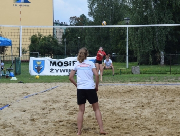 TURNIEJ SIATKÓWKI PLAŻOWEJ "O PUCHAR BURMISTRZA MIASTA ŻYWCA" – WYNIKI + ZDJĘCIA - zdjęcie18