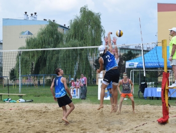 TURNIEJ SIATKÓWKI PLAŻOWEJ "O PUCHAR BURMISTRZA MIASTA ŻYWCA" – WYNIKI + ZDJĘCIA - zdjęcie19