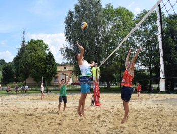 TURNIEJ SIATKÓWKI PLAŻOWEJ "O PUCHAR BURMISTRZA MIASTA ŻYWCA" – WYNIKI + ZDJĘCIA - zdjęcie21