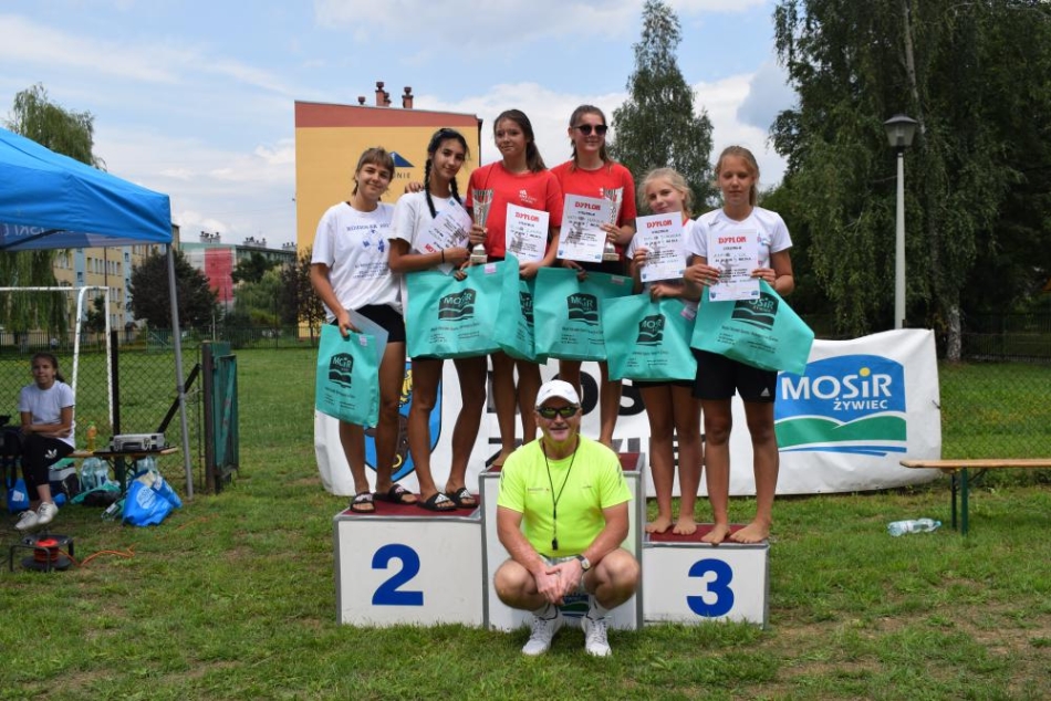 TURNIEJ SIATKÓWKI PLAŻOWEJ O PUCHAR BURMISTRZA MIASTA ŻYWCA – WYNIKI + ZDJĘCIA