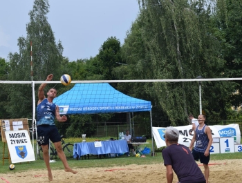 TURNIEJ SIATKÓWKI PLAŻOWEJ "O PUCHAR BURMISTRZA MIASTA ŻYWCA" – WYNIKI + ZDJĘCIA - zdjęcie36