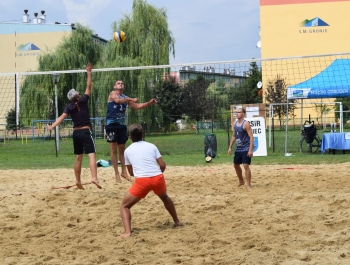 TURNIEJ SIATKÓWKI PLAŻOWEJ "O PUCHAR BURMISTRZA MIASTA ŻYWCA" – WYNIKI + ZDJĘCIA - zdjęcie37