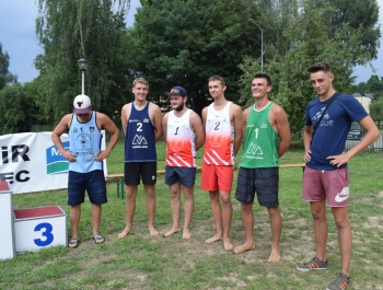 TURNIEJ SIATKÓWKI PLAŻOWEJ "O PUCHAR BURMISTRZA MIASTA ŻYWCA" – WYNIKI + ZDJĘCIA - zdjęcie45