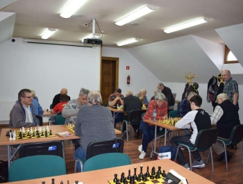 IV POWIATOWY INTEGRACYJNY TURNIEJ SZACHOWY O PUCHAR PREZESA Stowarzyszenia CROSS BESKIDEK Żywiec - zdjęcie2