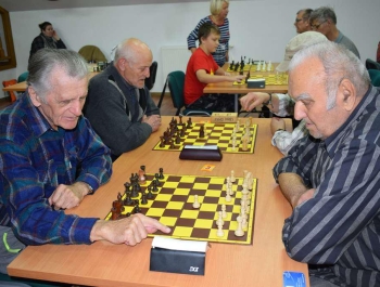 IV POWIATOWY INTEGRACYJNY TURNIEJ SZACHOWY O PUCHAR PREZESA Stowarzyszenia CROSS BESKIDEK Żywiec - zdjęcie12