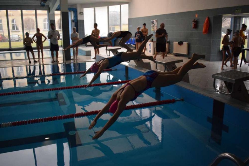 ZAWODY PŁYWACKIE: Ferie z MOSiR-em 2020 WYNIKI+ZDJĘCIA