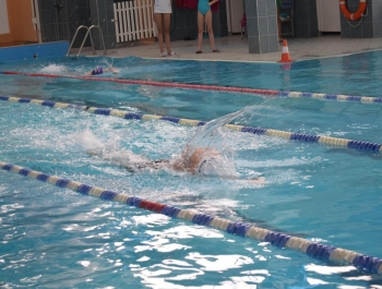 ZAWODY PŁYWACKIE - WYNIKI + ZDJĘCIA - zdjęcie11